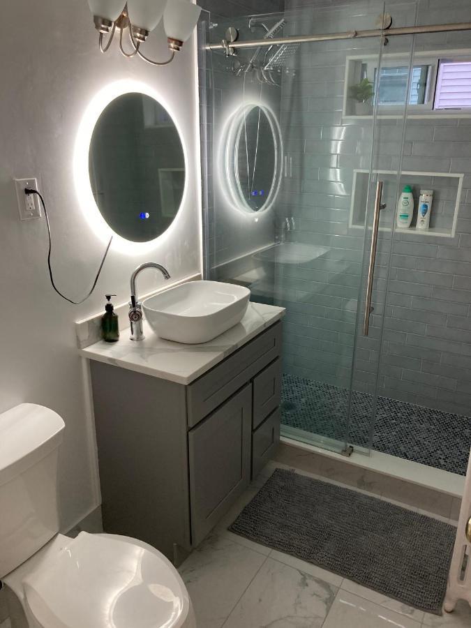 Near Train Station Gorgeous 3-Bedroom Apartment With Patios Boston Zewnętrze zdjęcie