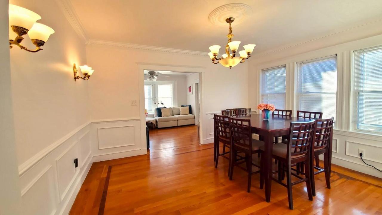 Near Train Station Gorgeous 3-Bedroom Apartment With Patios Boston Zewnętrze zdjęcie